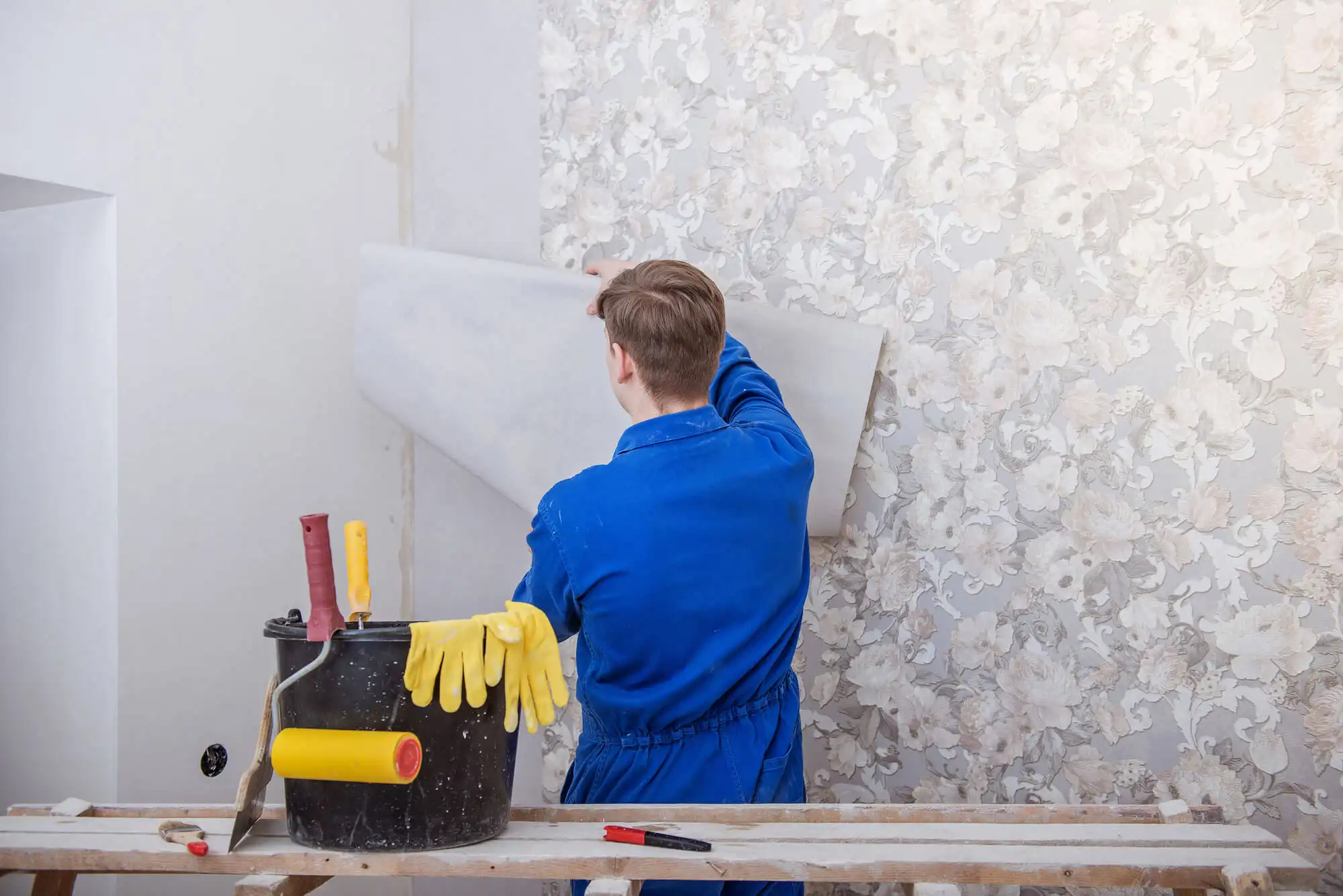 Historic home grasscloth wallpaper texture in North Natomas, Sacramento